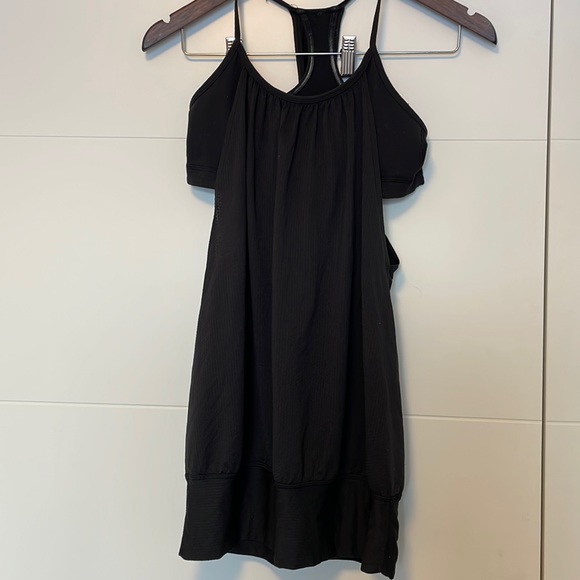 Lululemon black tank top with built-in bra size 6